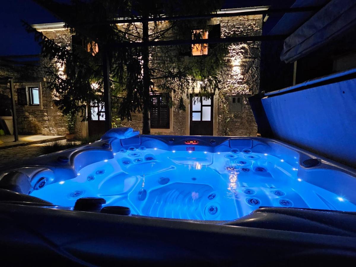 Stonehouse Ana With Jacuzzi Rovinj-Krmed Exterior foto