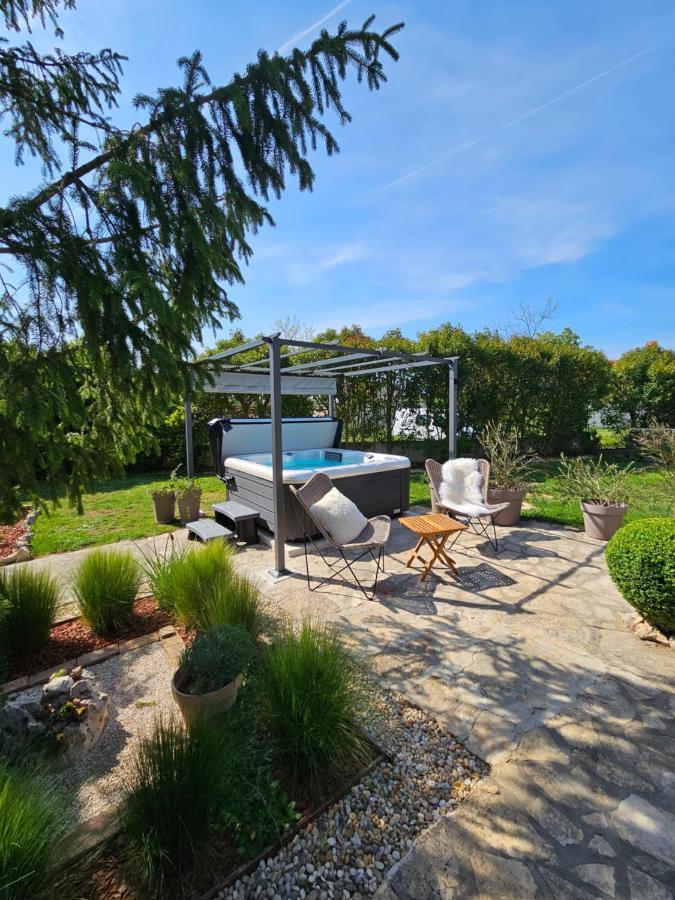 Stonehouse Ana With Jacuzzi Rovinj-Krmed Exterior foto